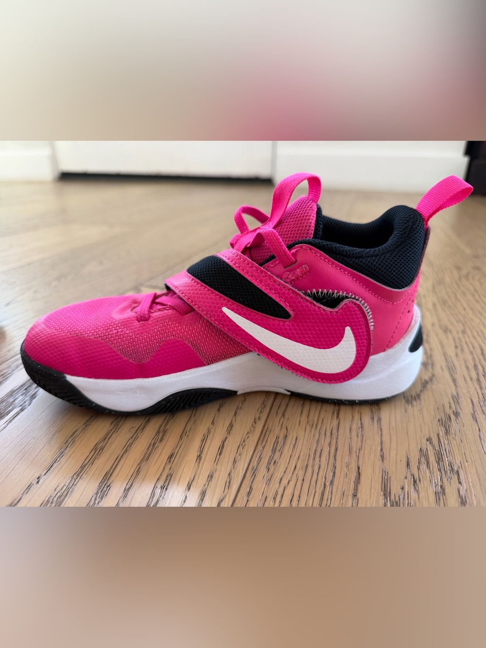 Nike Girls Boys Team Hustle D11 Basketball Sneakers Pink & Black Size 2 - Picture 5 of 10